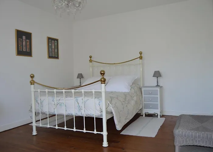 La Vieille Distillerie Bed and Breakfast Le Tâtre