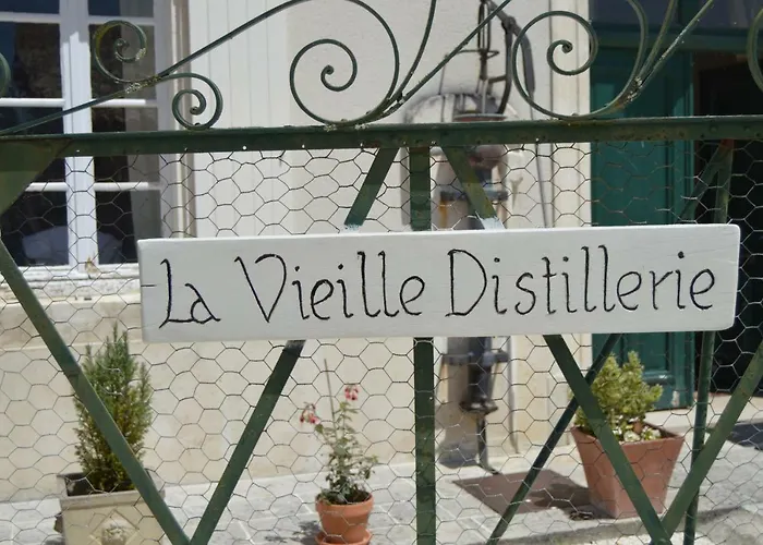 La Vieille Distillerie Bed and Breakfast 3*
